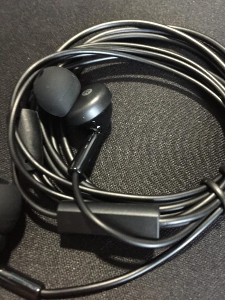 Amazon Basics Earbuds product view 3