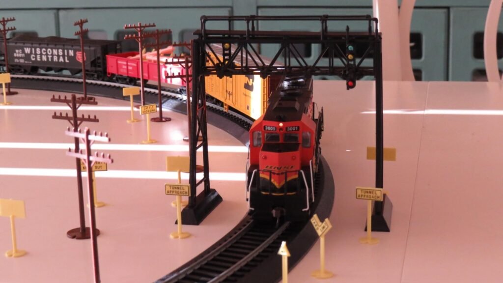Bachmann Rail Chief HO product view 3