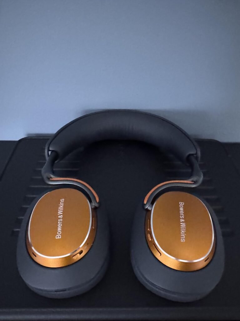 Bowers & Wilkins Px8 S2 product view 2