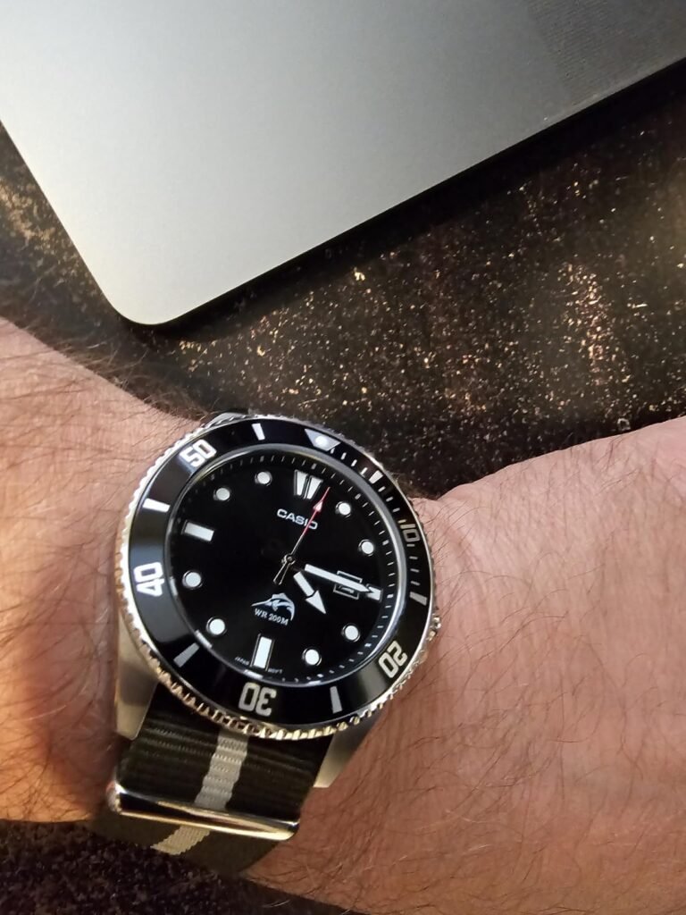 Casio MDV106 Duro product view 1