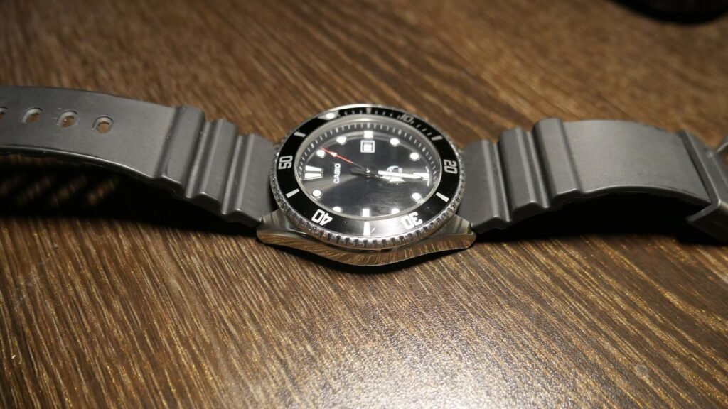 Casio MDV106 Duro product view 2