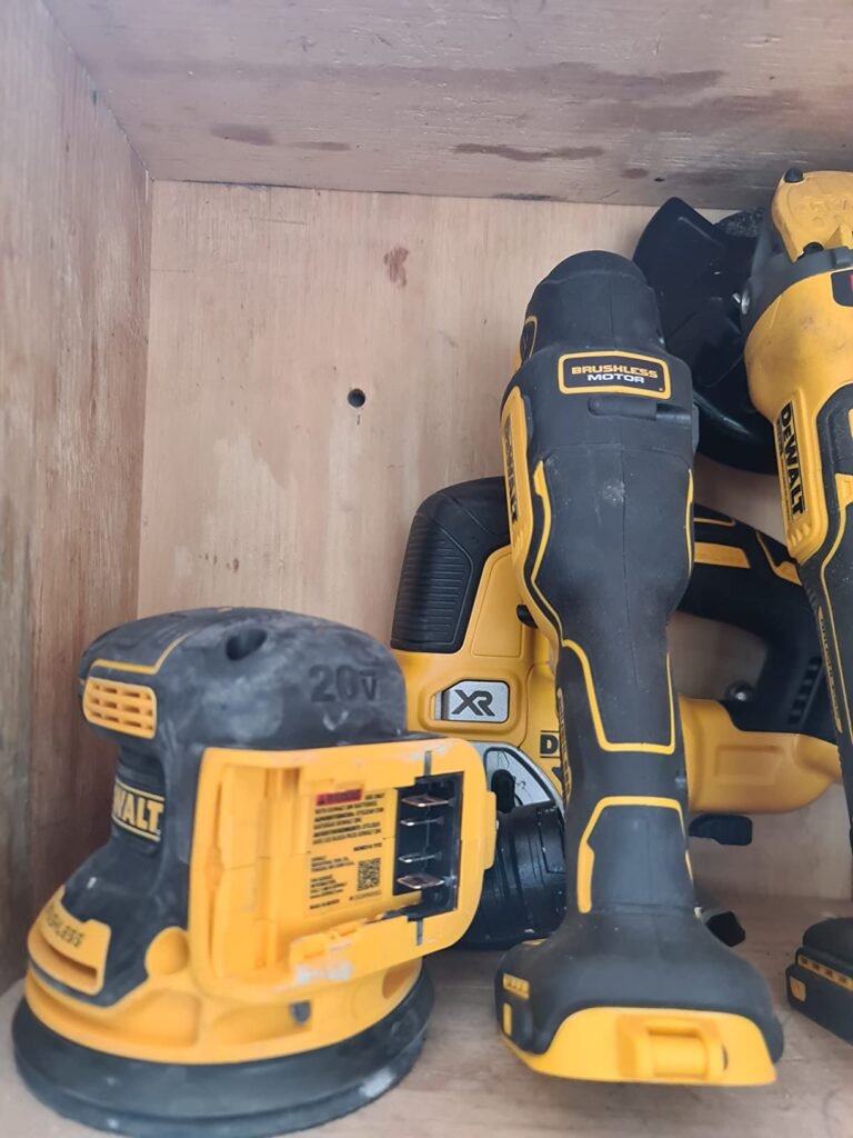 DCK300P1 3-Tool product view 1