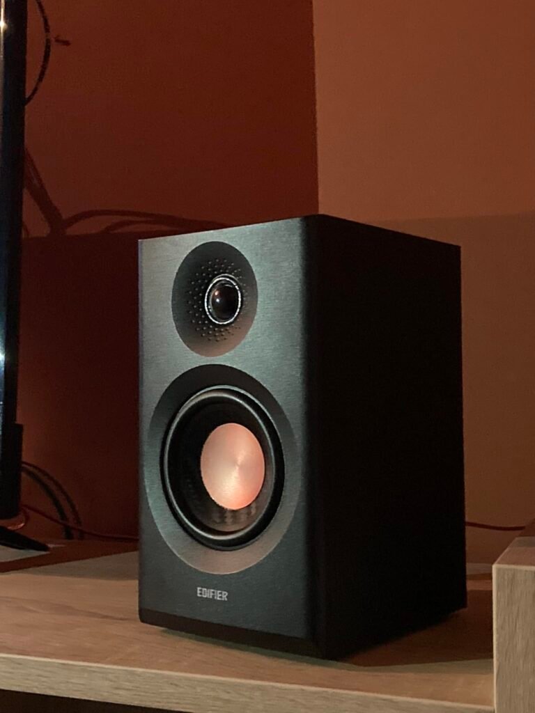Edifier MR3 product view 2