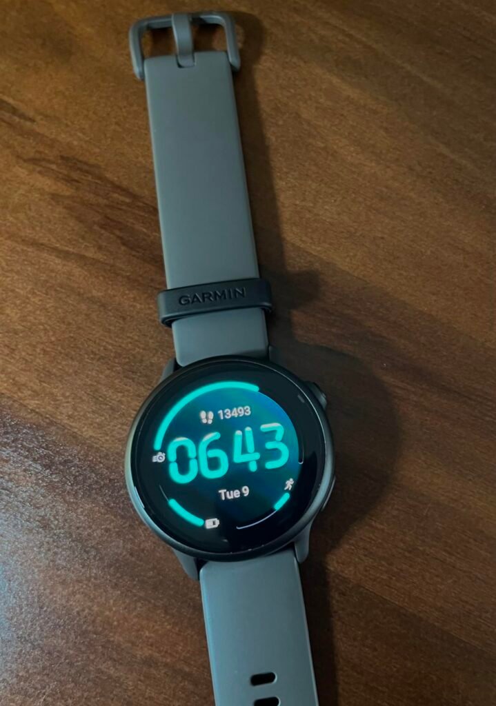 Garmin vívoactive 6 product view 2