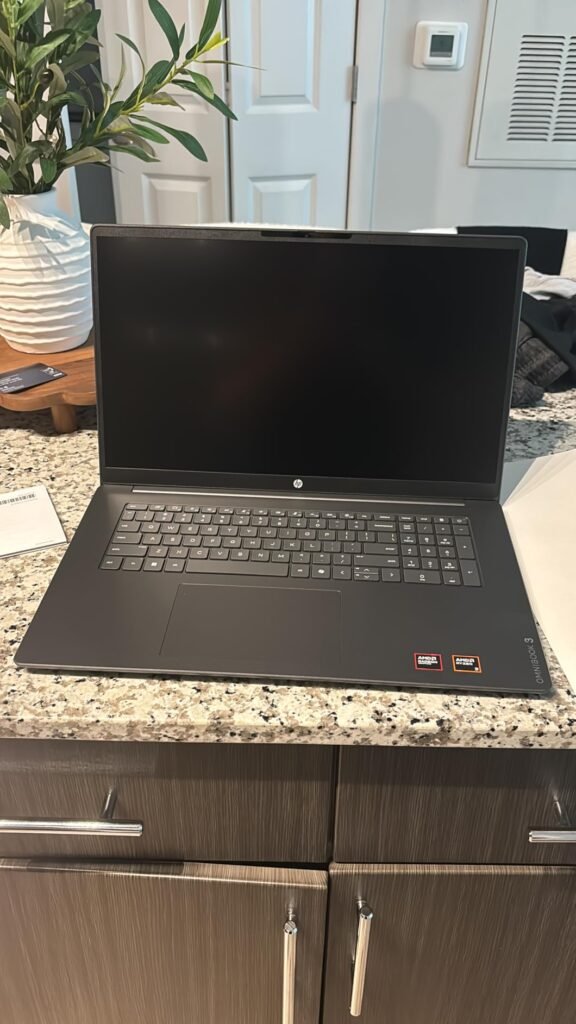 HP OmniBook 3 17.3 product view 1