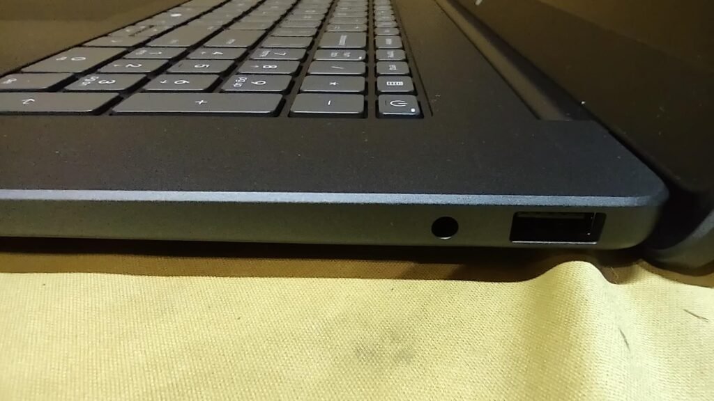 HP OmniBook 3 17.3 product view 3