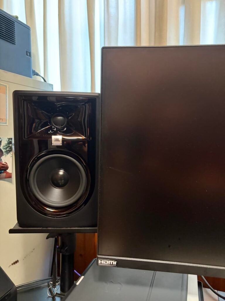 JBL 305P MkII product view 2