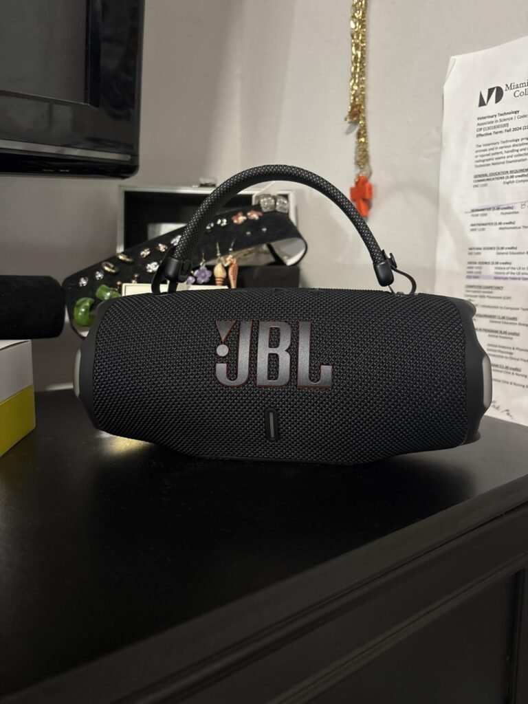 JBL Charge 6 product view 3