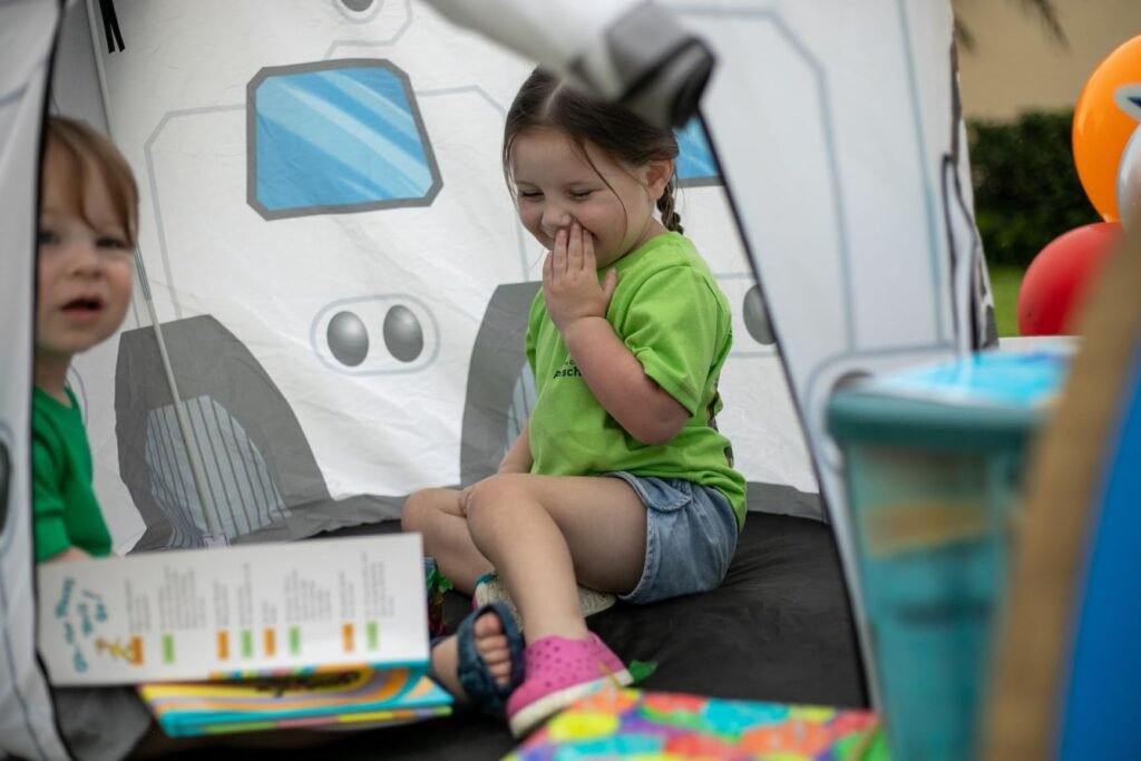 JOYIN Rocket Ship Tent product view 3