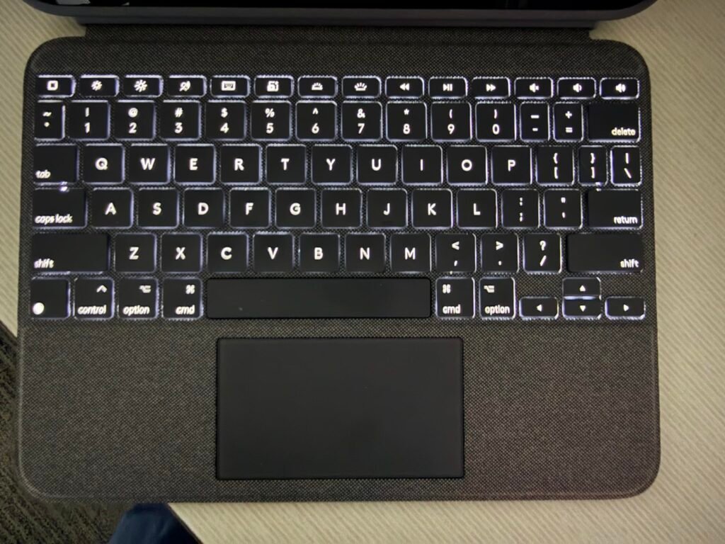 Logitech Combo Touch product view 1