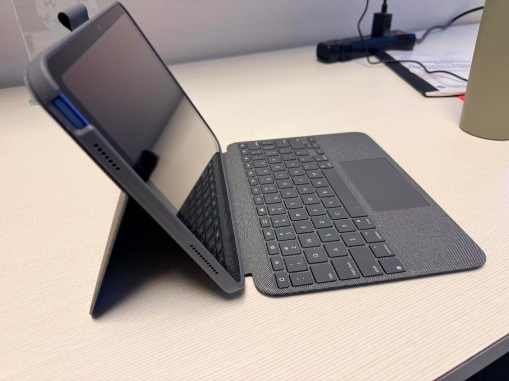 Logitech Combo Touch product view 2