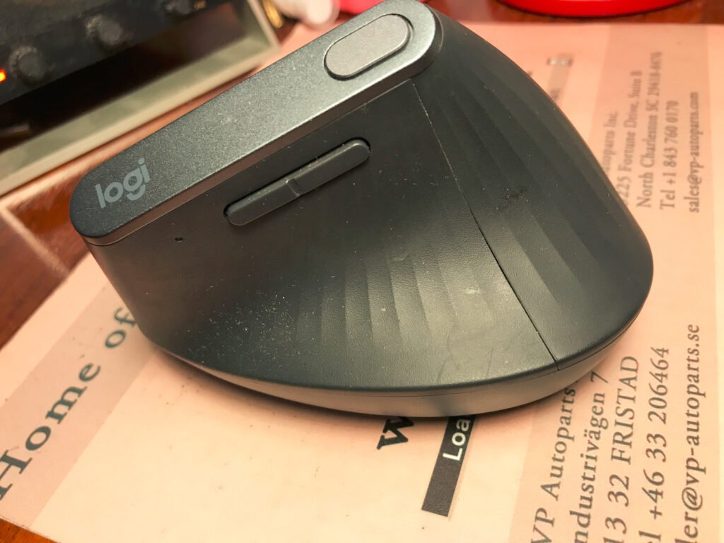 Logitech MX Vertical product view 2