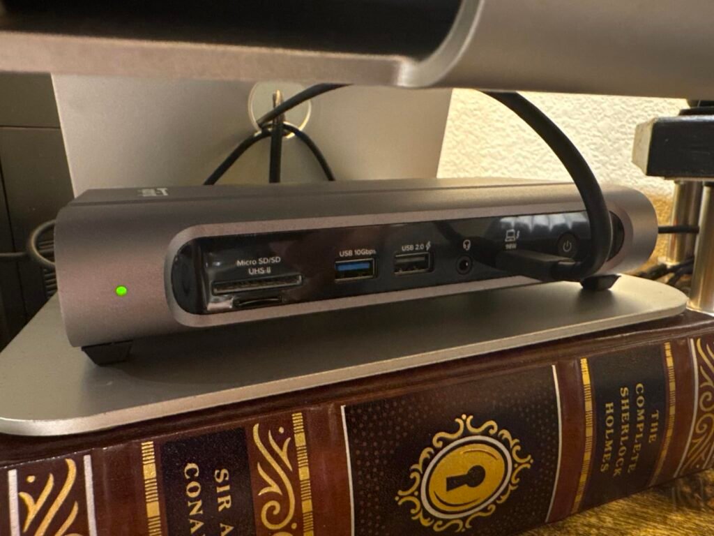 Plugable 16-in-1 product view 1
