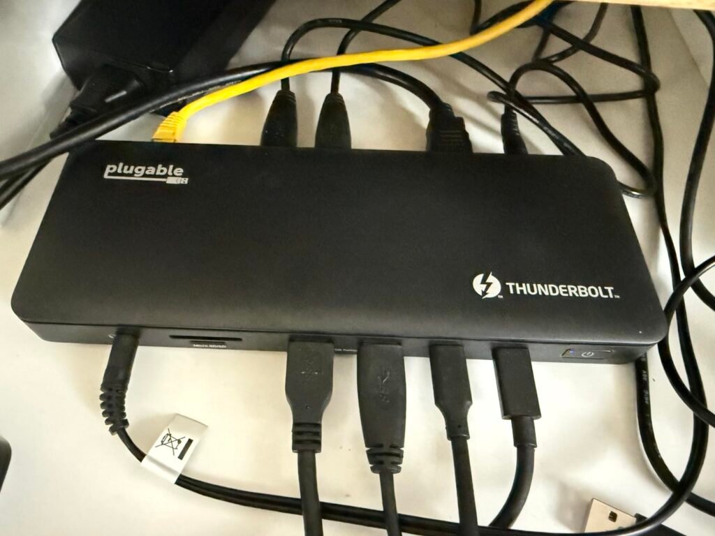 Plugable TBT4 Dual Monitor product view 3