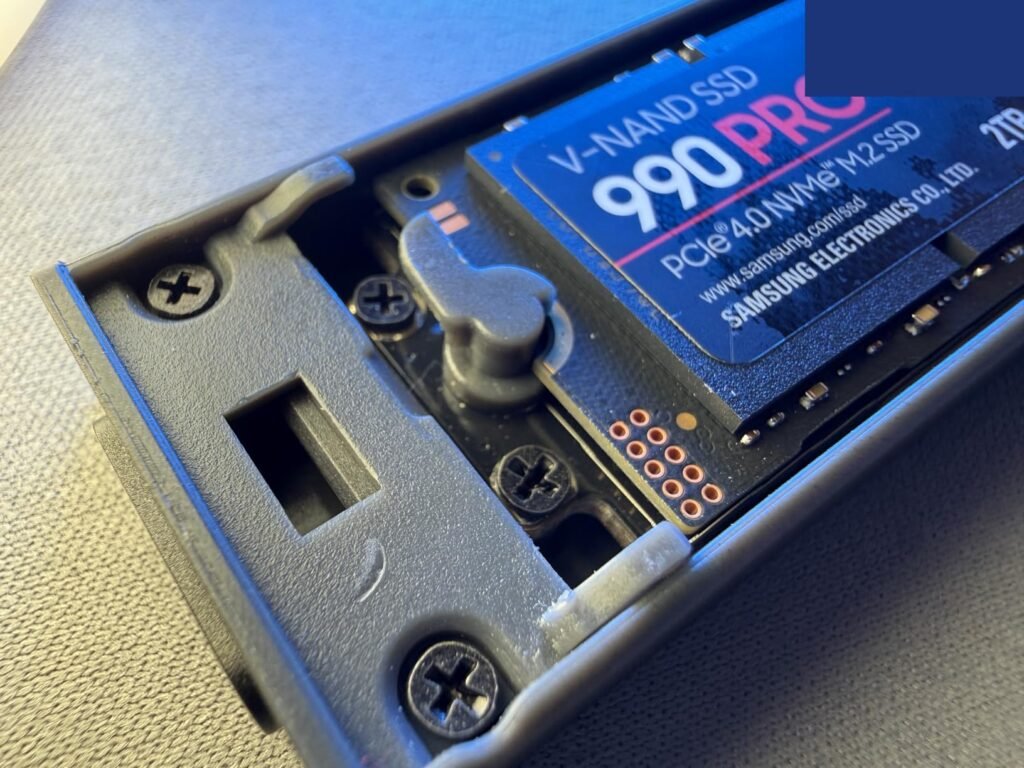 Samsung 990 PRO product view 3