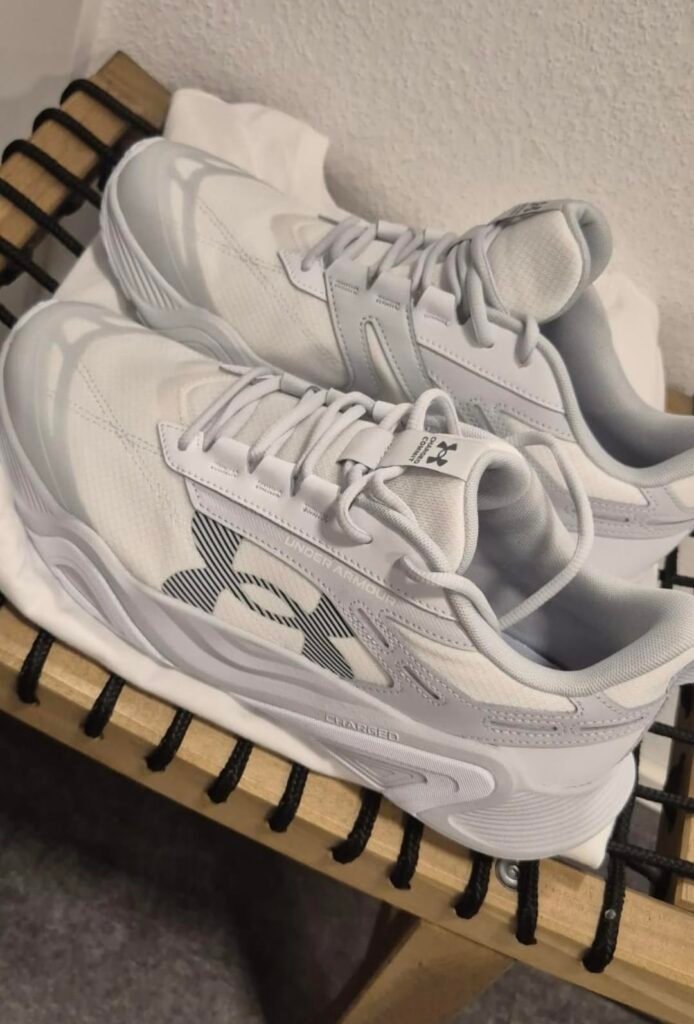 UA Charged Commit 5 product view 1