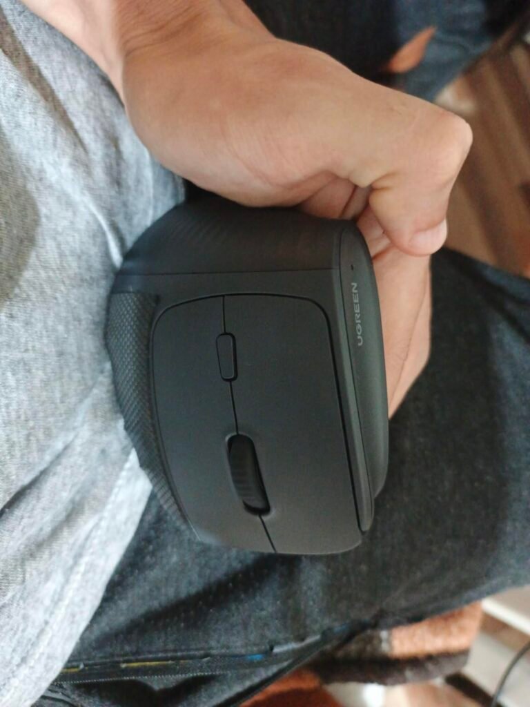 UGREEN Ergonomic Wireless product view 3