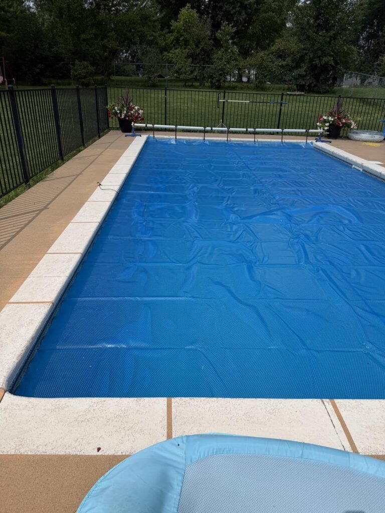 VEVOR 32x16 Solar Cover product view 3