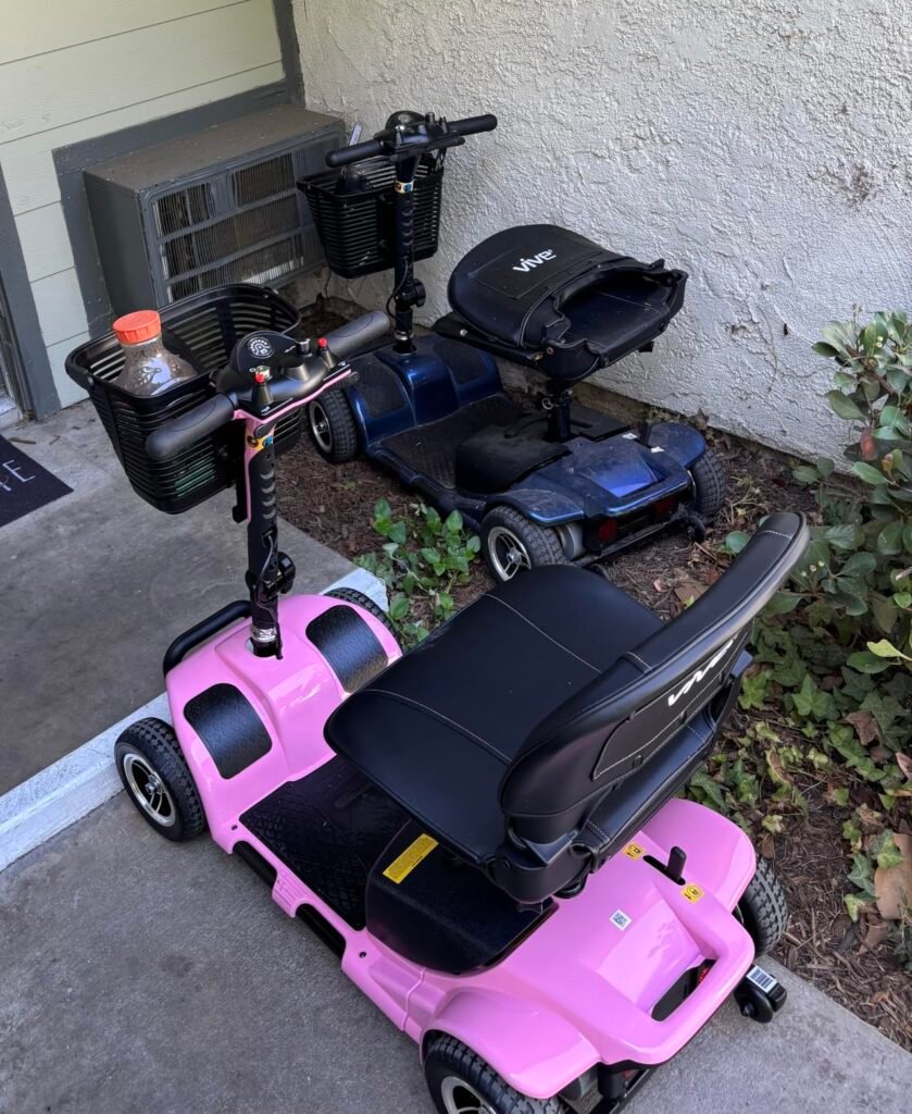 Vive 4-Wheel Scooter product view 1
