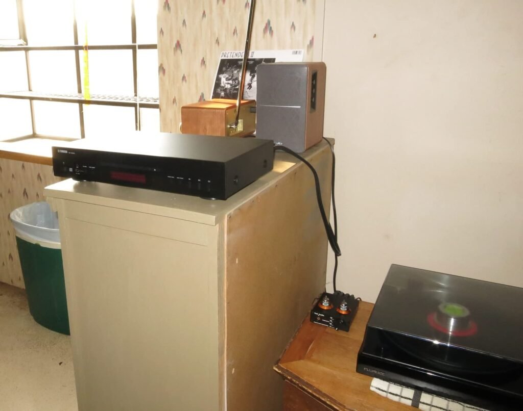 Yamaha CD-S303 product view 1