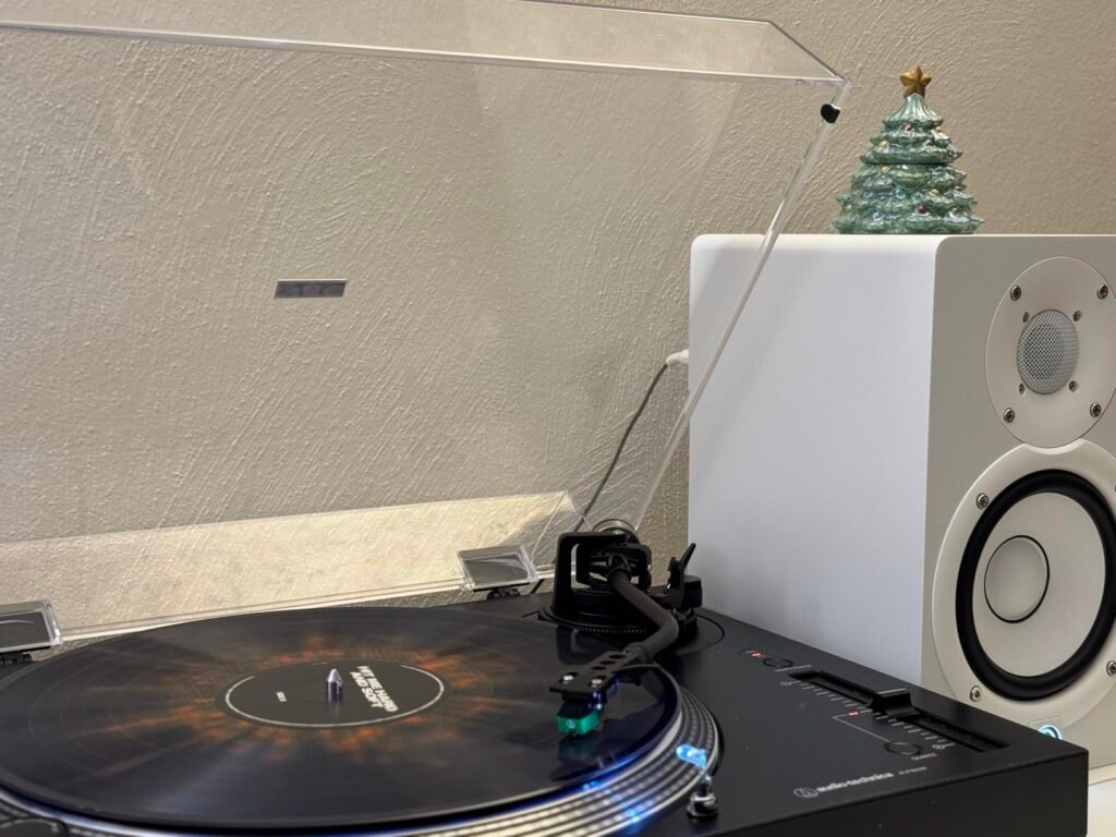 Yamaha HS5 White product view 1