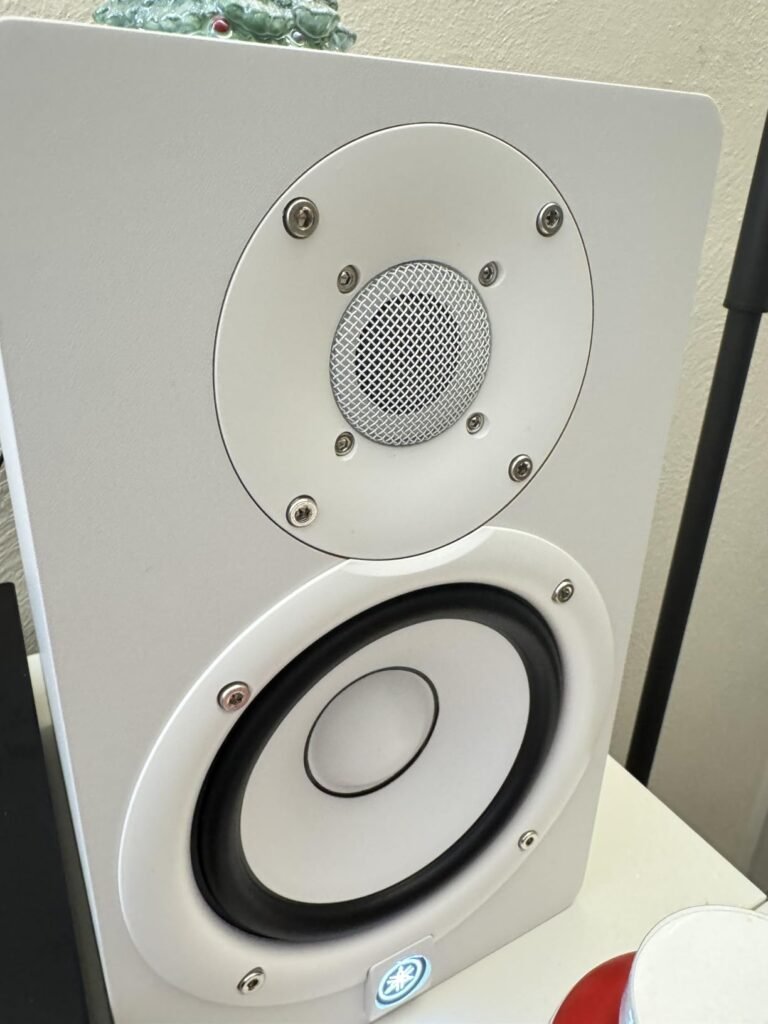 Yamaha HS5 White product view 2