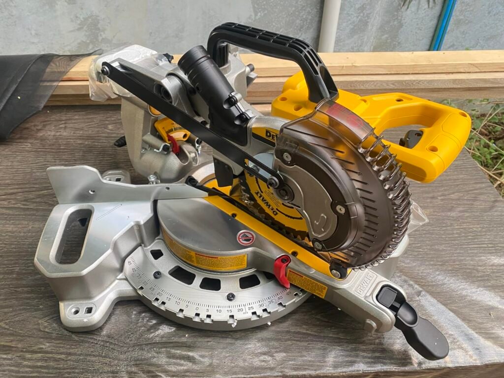 DEWALT DCS361B Cordless product view 1
