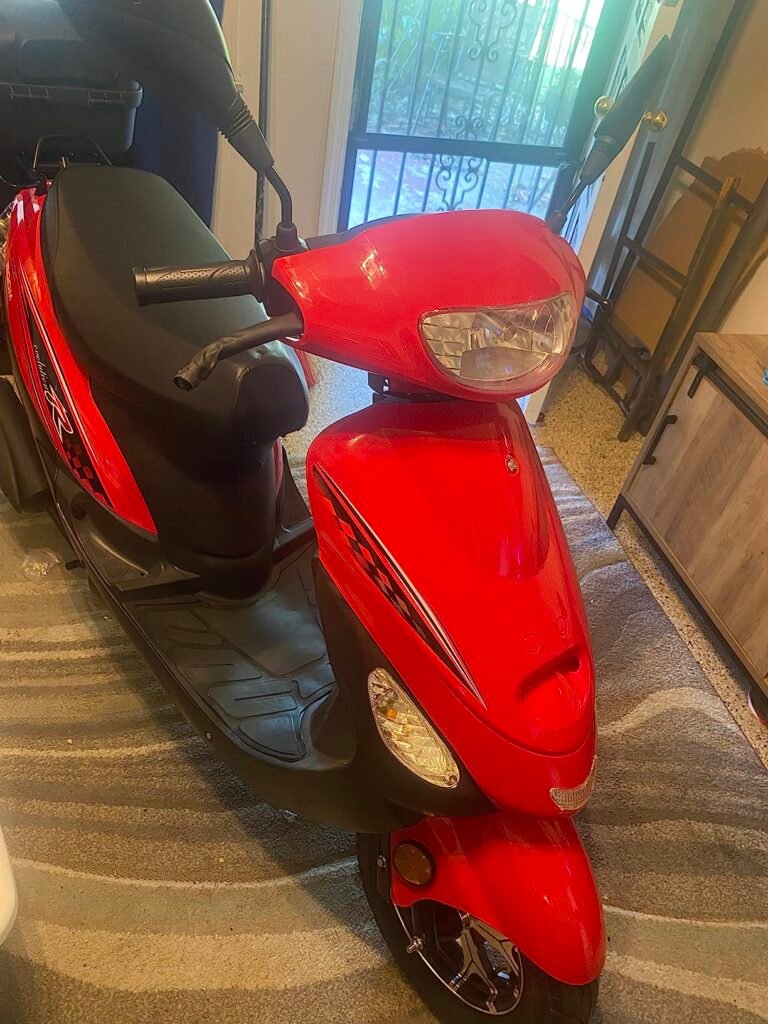 HHH 49cc Trunk Scooter product view 3
